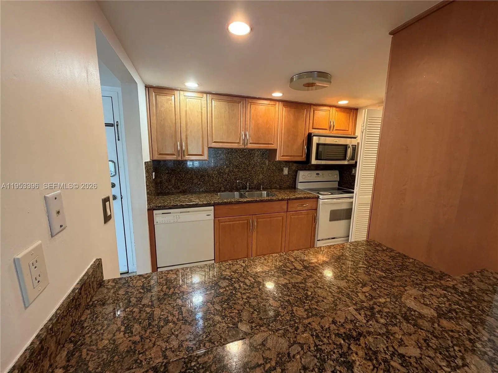 240 Lakeview Dr 308, Weston, Florida 33326, Weston, Florida 33326, 2 Bedrooms Bedrooms, ,2 BathroomsBathrooms,Residential,For Sale,240 Lakeview Dr 308, Weston, Florida 33326,A11953396