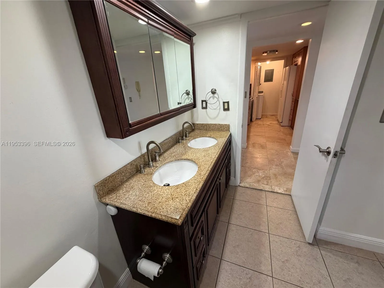 240 Lakeview Dr 308, Weston, Florida 33326, Weston, Florida 33326, 2 Bedrooms Bedrooms, ,2 BathroomsBathrooms,Residential,For Sale,240 Lakeview Dr 308, Weston, Florida 33326,A11953396