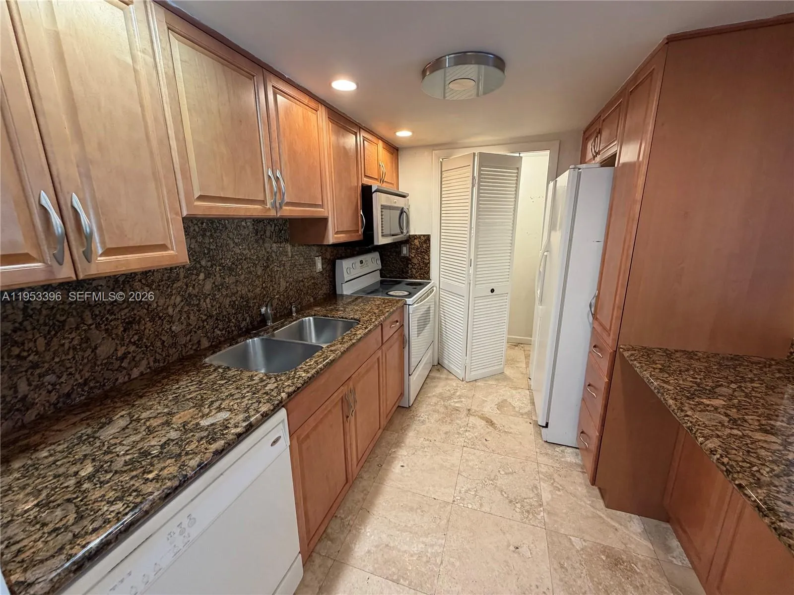 240 Lakeview Dr 308, Weston, Florida 33326, Weston, Florida 33326, 2 Bedrooms Bedrooms, ,2 BathroomsBathrooms,Residential,For Sale,240 Lakeview Dr 308, Weston, Florida 33326,A11953396