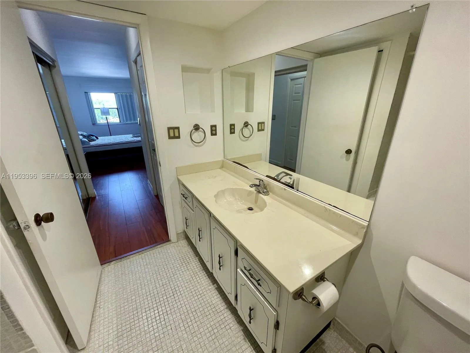 240 Lakeview Dr 308, Weston, Florida 33326, Weston, Florida 33326, 2 Bedrooms Bedrooms, ,2 BathroomsBathrooms,Residential,For Sale,240 Lakeview Dr 308, Weston, Florida 33326,A11953396