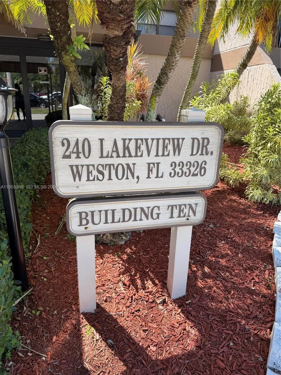 240 Lakeview Dr 308, Weston, Florida 33326, Weston, Florida 33326, 2 Bedrooms Bedrooms, ,2 BathroomsBathrooms,Residential,For Sale,240 Lakeview Dr 308, Weston, Florida 33326,A11953396