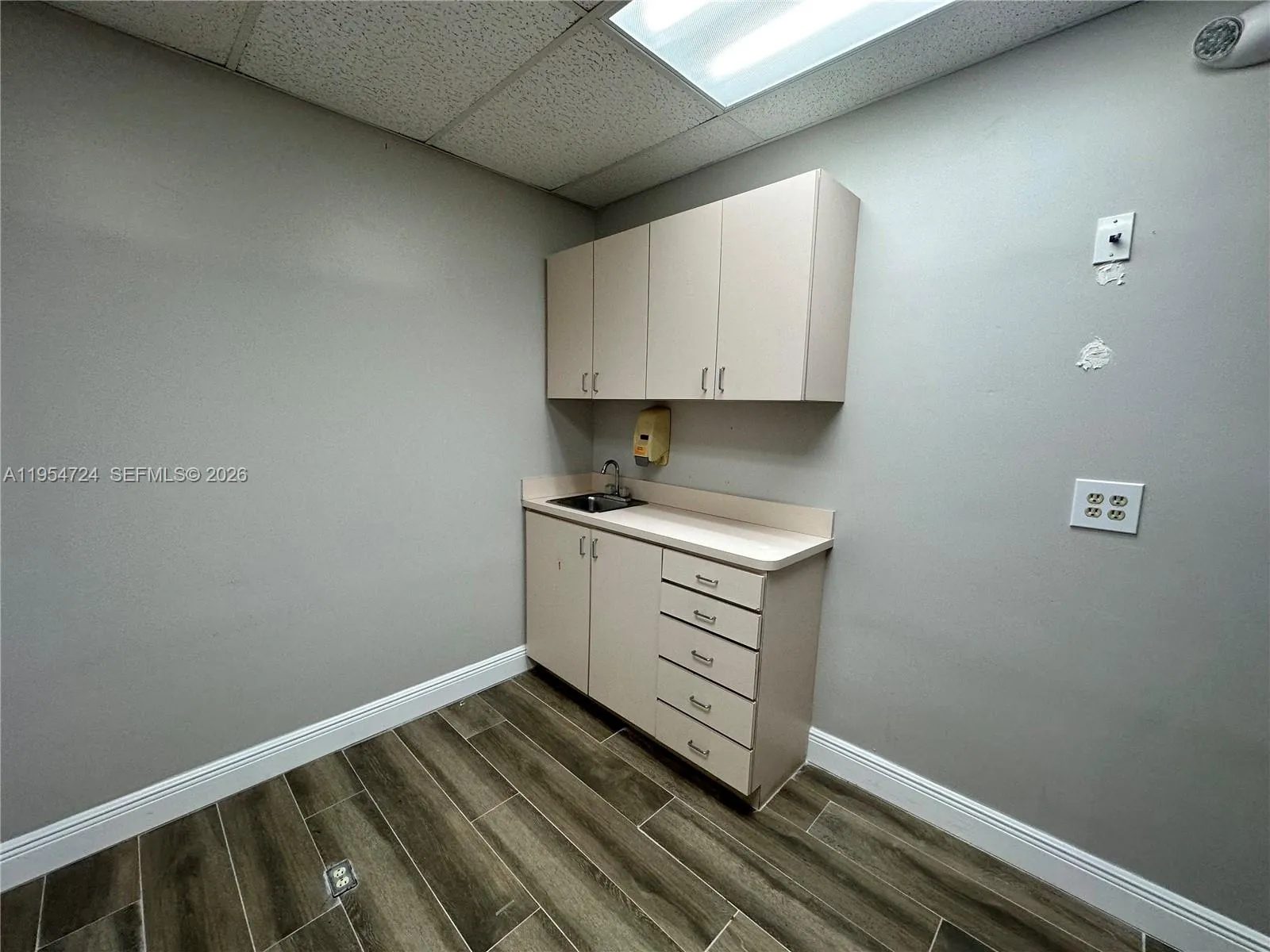 4121 Nw 5th St 102, Plantation, Florida 33317, Plantation, Florida 33317, ,Commercial Lease,For Rent,4121 Nw 5th St 102, Plantation, Florida 33317,A11954724