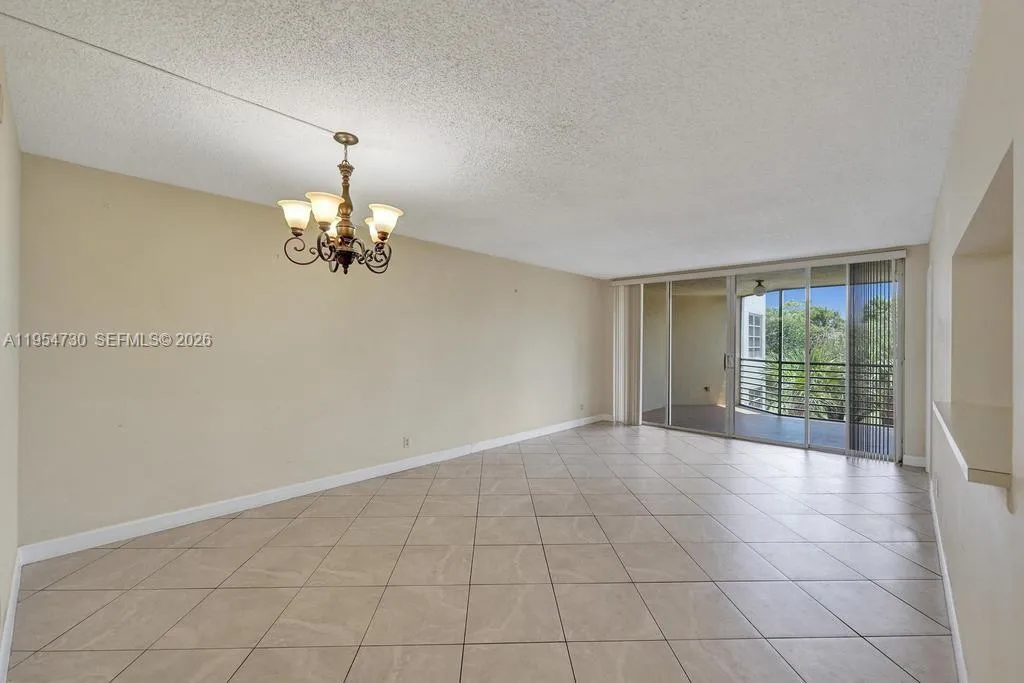 9520 Seagrape Dr 306, Davie, Florida 33324, Davie, Florida 33324, 3 Bedrooms Bedrooms, ,2 BathroomsBathrooms,Residential,For Sale,9520 Seagrape Dr 306, Davie, Florida 33324,A11954730