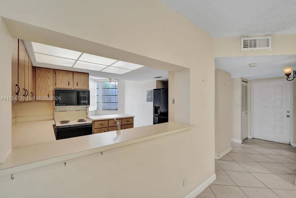 9520 Seagrape Dr 306, Davie, Florida 33324, Davie, Florida 33324, 3 Bedrooms Bedrooms, ,2 BathroomsBathrooms,Residential,For Sale,9520 Seagrape Dr 306, Davie, Florida 33324,A11954730