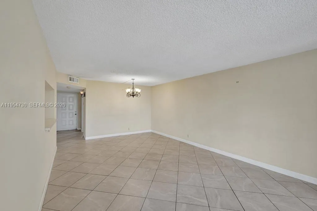 9520 Seagrape Dr 306, Davie, Florida 33324, Davie, Florida 33324, 3 Bedrooms Bedrooms, ,2 BathroomsBathrooms,Residential,For Sale,9520 Seagrape Dr 306, Davie, Florida 33324,A11954730