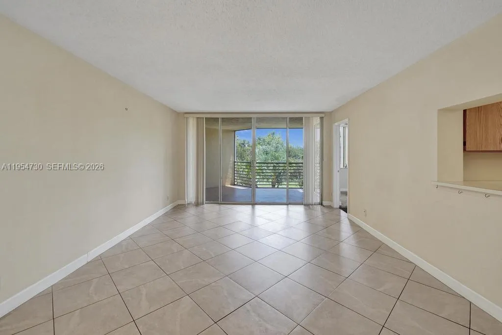 9520 Seagrape Dr 306, Davie, Florida 33324, Davie, Florida 33324, 3 Bedrooms Bedrooms, ,2 BathroomsBathrooms,Residential,For Sale,9520 Seagrape Dr 306, Davie, Florida 33324,A11954730