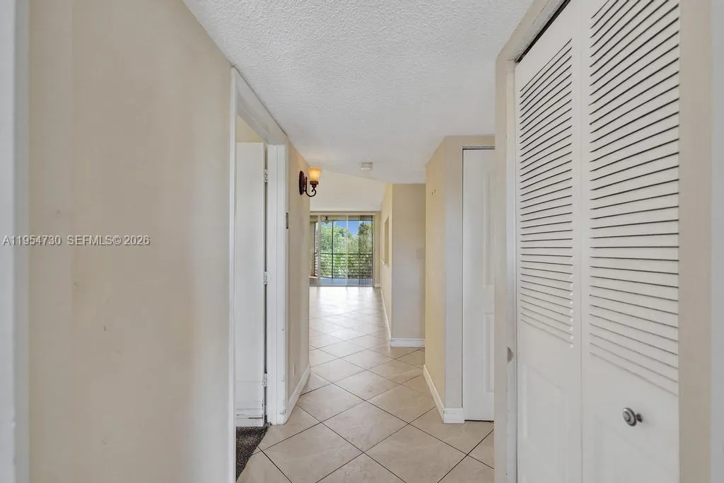 9520 Seagrape Dr 306, Davie, Florida 33324, Davie, Florida 33324, 3 Bedrooms Bedrooms, ,2 BathroomsBathrooms,Residential,For Sale,9520 Seagrape Dr 306, Davie, Florida 33324,A11954730