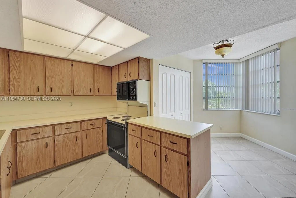 9520 Seagrape Dr 306, Davie, Florida 33324, Davie, Florida 33324, 3 Bedrooms Bedrooms, ,2 BathroomsBathrooms,Residential,For Sale,9520 Seagrape Dr 306, Davie, Florida 33324,A11954730