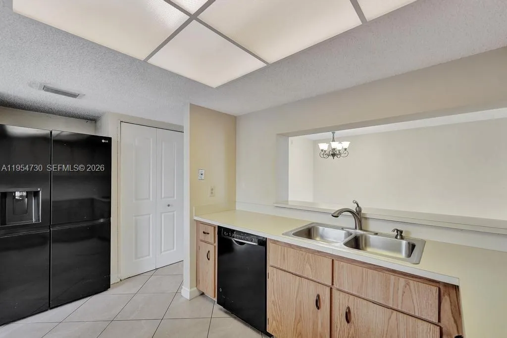 9520 Seagrape Dr 306, Davie, Florida 33324, Davie, Florida 33324, 3 Bedrooms Bedrooms, ,2 BathroomsBathrooms,Residential,For Sale,9520 Seagrape Dr 306, Davie, Florida 33324,A11954730