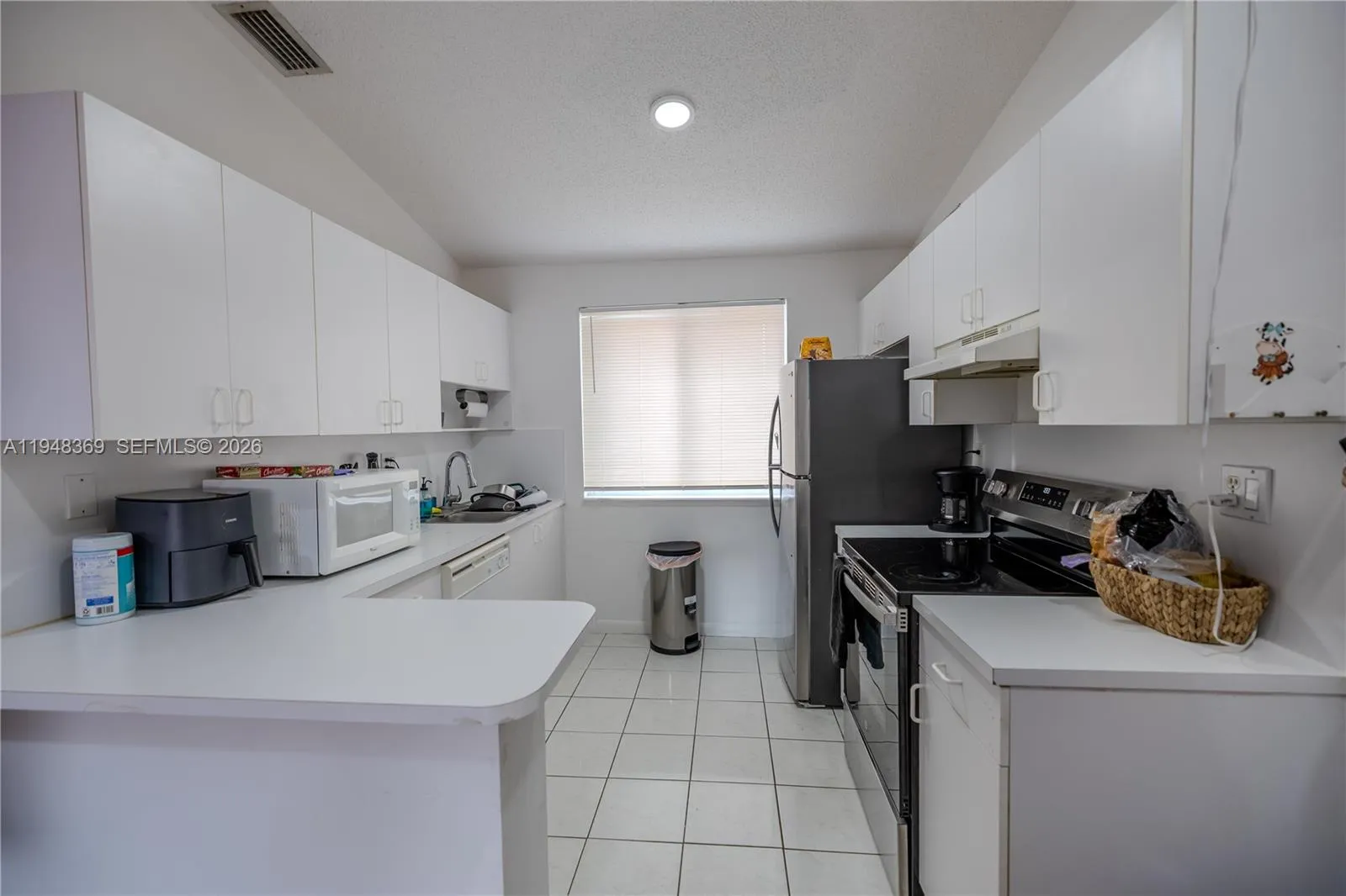 8013 Lake Dr 203, Doral, Florida 33166, Doral, Florida 33166, 2 Bedrooms Bedrooms, ,2 BathroomsBathrooms,Residential Lease,For Rent,8013 Lake Dr 203, Doral, Florida 33166,A11948369