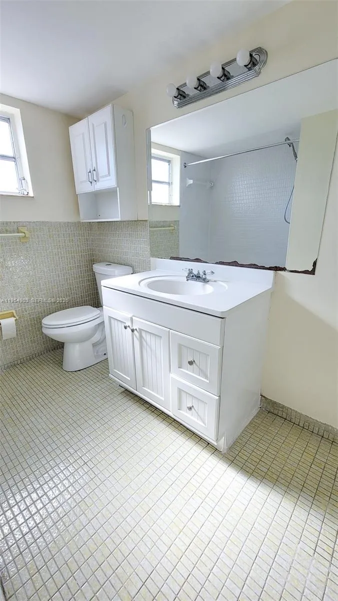 1690 Ne 191st St 416-1, Miami, Florida 33179, Miami, Florida 33179, 1 Bedroom Bedrooms, ,1 BathroomBathrooms,Residential Lease,For Rent,1690 Ne 191st St 416-1, Miami, Florida 33179,A11954903