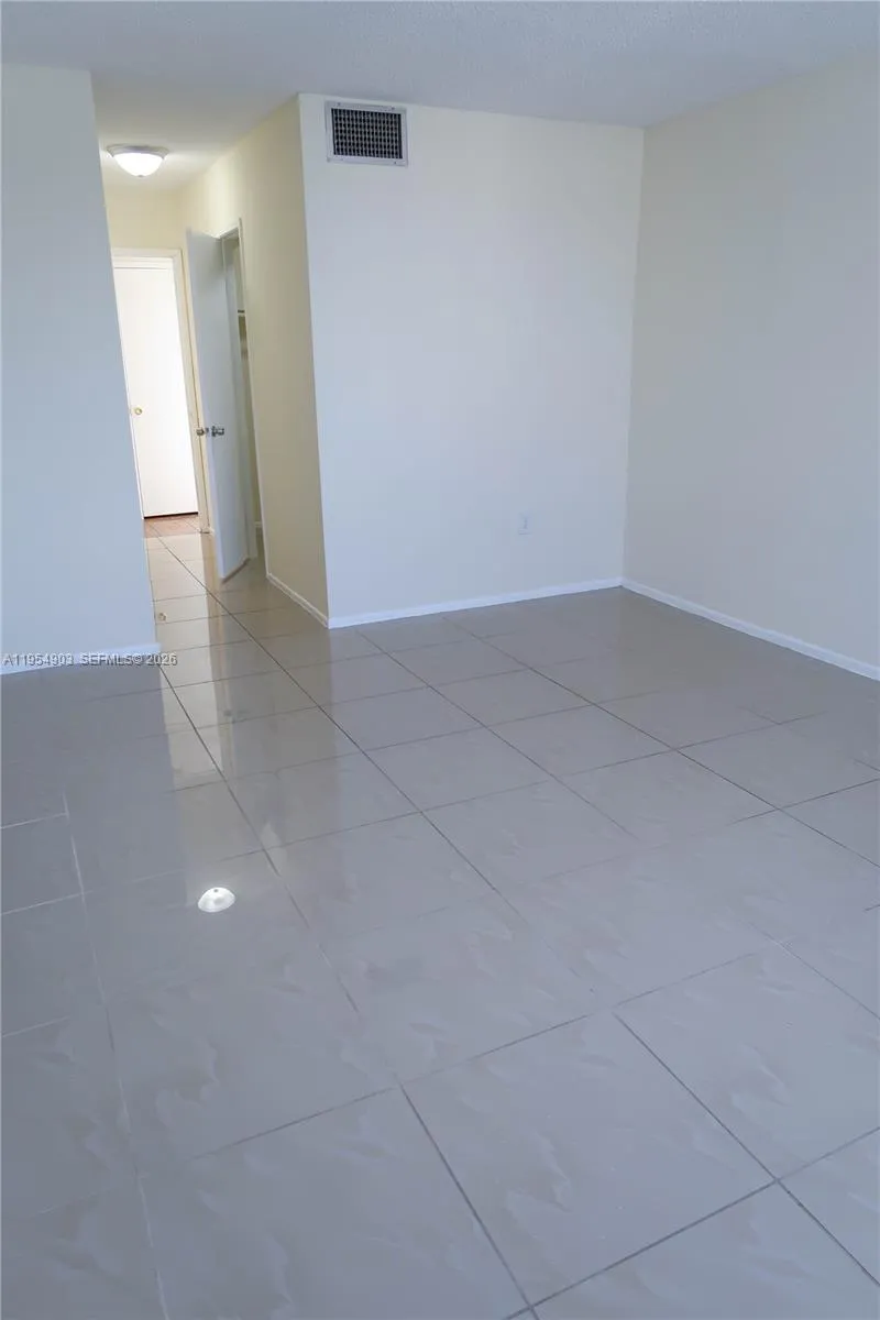 1690 Ne 191st St 416-1, Miami, Florida 33179, Miami, Florida 33179, 1 Bedroom Bedrooms, ,1 BathroomBathrooms,Residential Lease,For Rent,1690 Ne 191st St 416-1, Miami, Florida 33179,A11954903