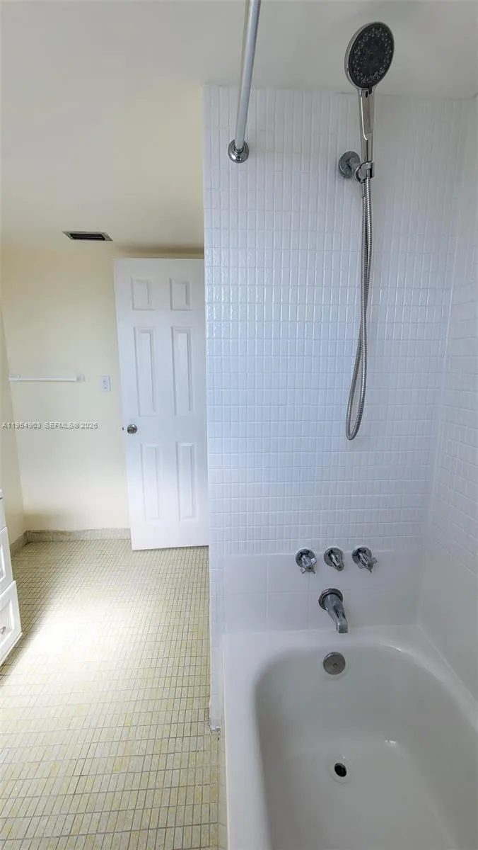 1690 Ne 191st St 416-1, Miami, Florida 33179, Miami, Florida 33179, 1 Bedroom Bedrooms, ,1 BathroomBathrooms,Residential Lease,For Rent,1690 Ne 191st St 416-1, Miami, Florida 33179,A11954903