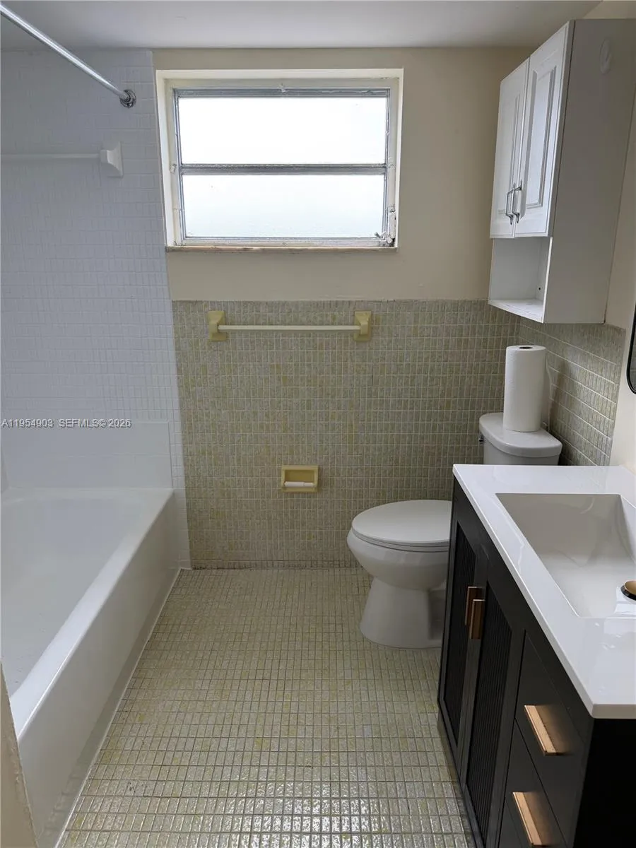 1690 Ne 191st St 416-1, Miami, Florida 33179, Miami, Florida 33179, 1 Bedroom Bedrooms, ,1 BathroomBathrooms,Residential Lease,For Rent,1690 Ne 191st St 416-1, Miami, Florida 33179,A11954903