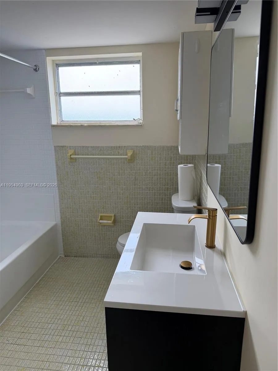 1690 Ne 191st St 416-1, Miami, Florida 33179, Miami, Florida 33179, 1 Bedroom Bedrooms, ,1 BathroomBathrooms,Residential Lease,For Rent,1690 Ne 191st St 416-1, Miami, Florida 33179,A11954903