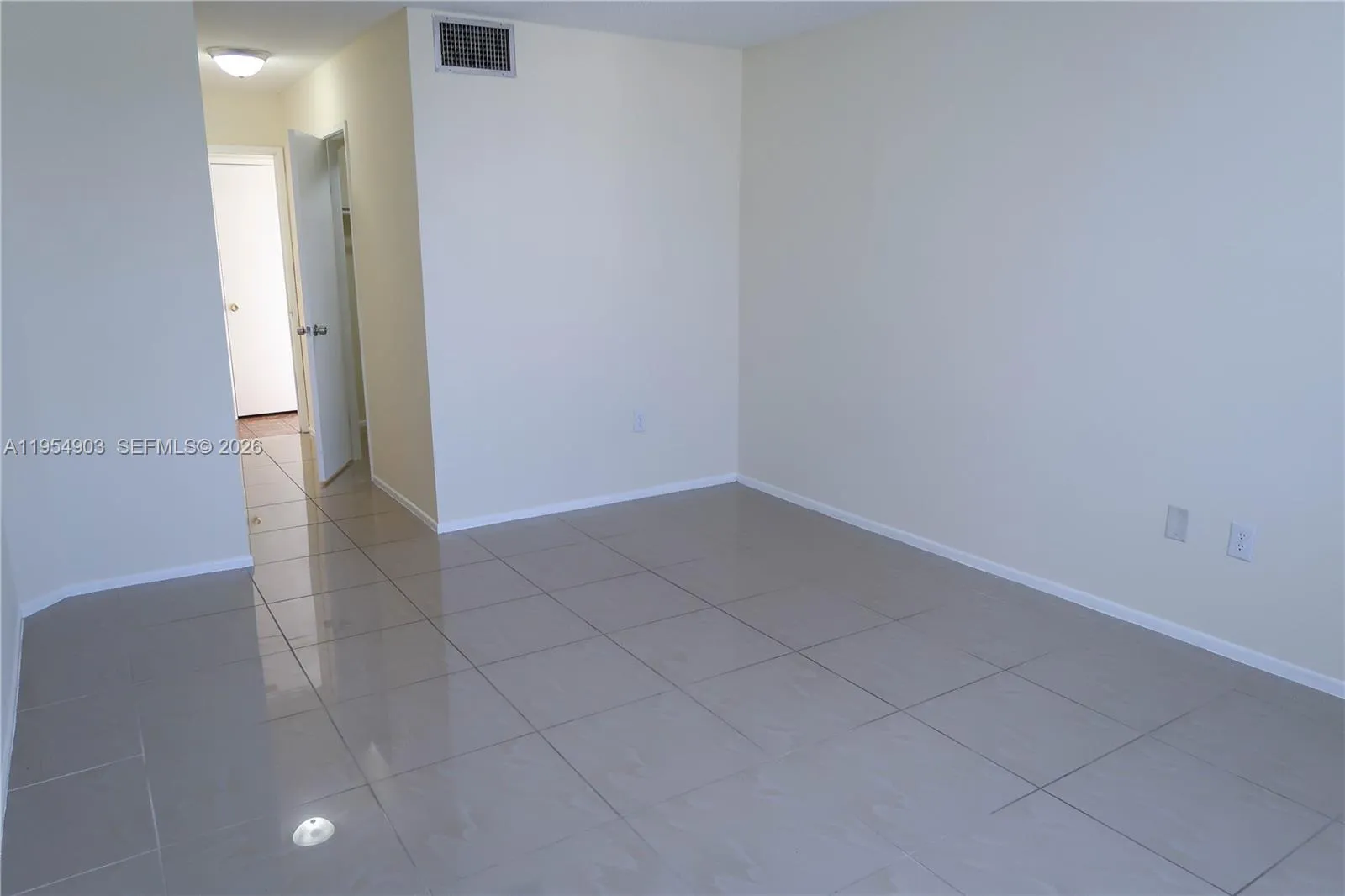 1690 Ne 191st St 416-1, Miami, Florida 33179, Miami, Florida 33179, 1 Bedroom Bedrooms, ,1 BathroomBathrooms,Residential Lease,For Rent,1690 Ne 191st St 416-1, Miami, Florida 33179,A11954903