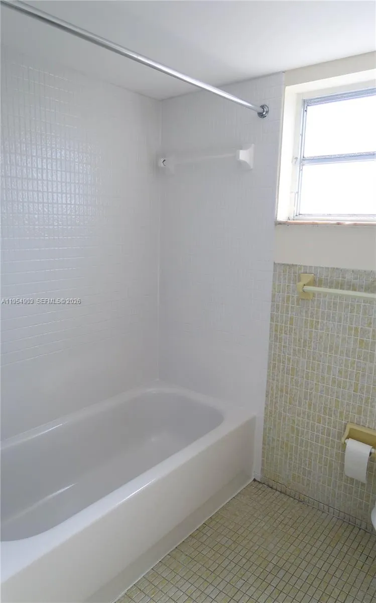1690 Ne 191st St 416-1, Miami, Florida 33179, Miami, Florida 33179, 1 Bedroom Bedrooms, ,1 BathroomBathrooms,Residential Lease,For Rent,1690 Ne 191st St 416-1, Miami, Florida 33179,A11954903