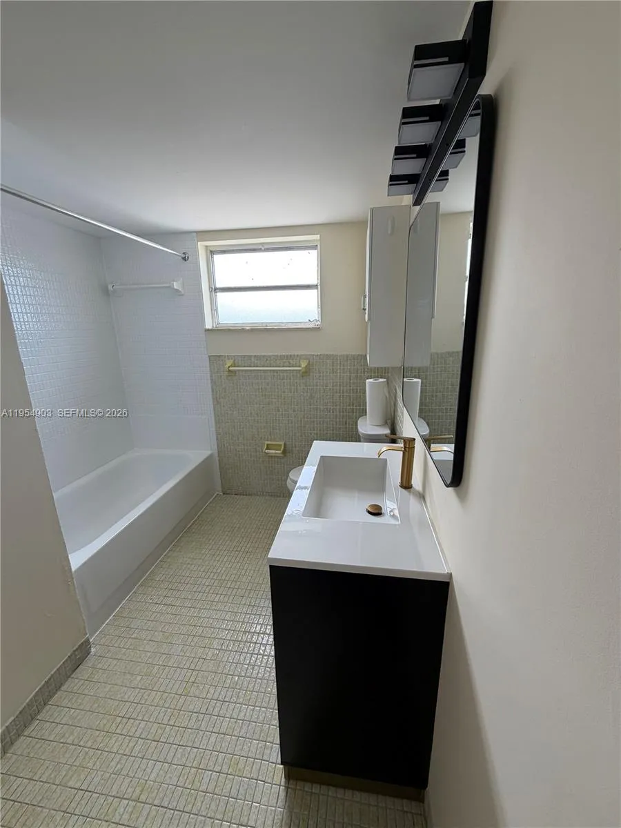 1690 Ne 191st St 416-1, Miami, Florida 33179, Miami, Florida 33179, 1 Bedroom Bedrooms, ,1 BathroomBathrooms,Residential Lease,For Rent,1690 Ne 191st St 416-1, Miami, Florida 33179,A11954903