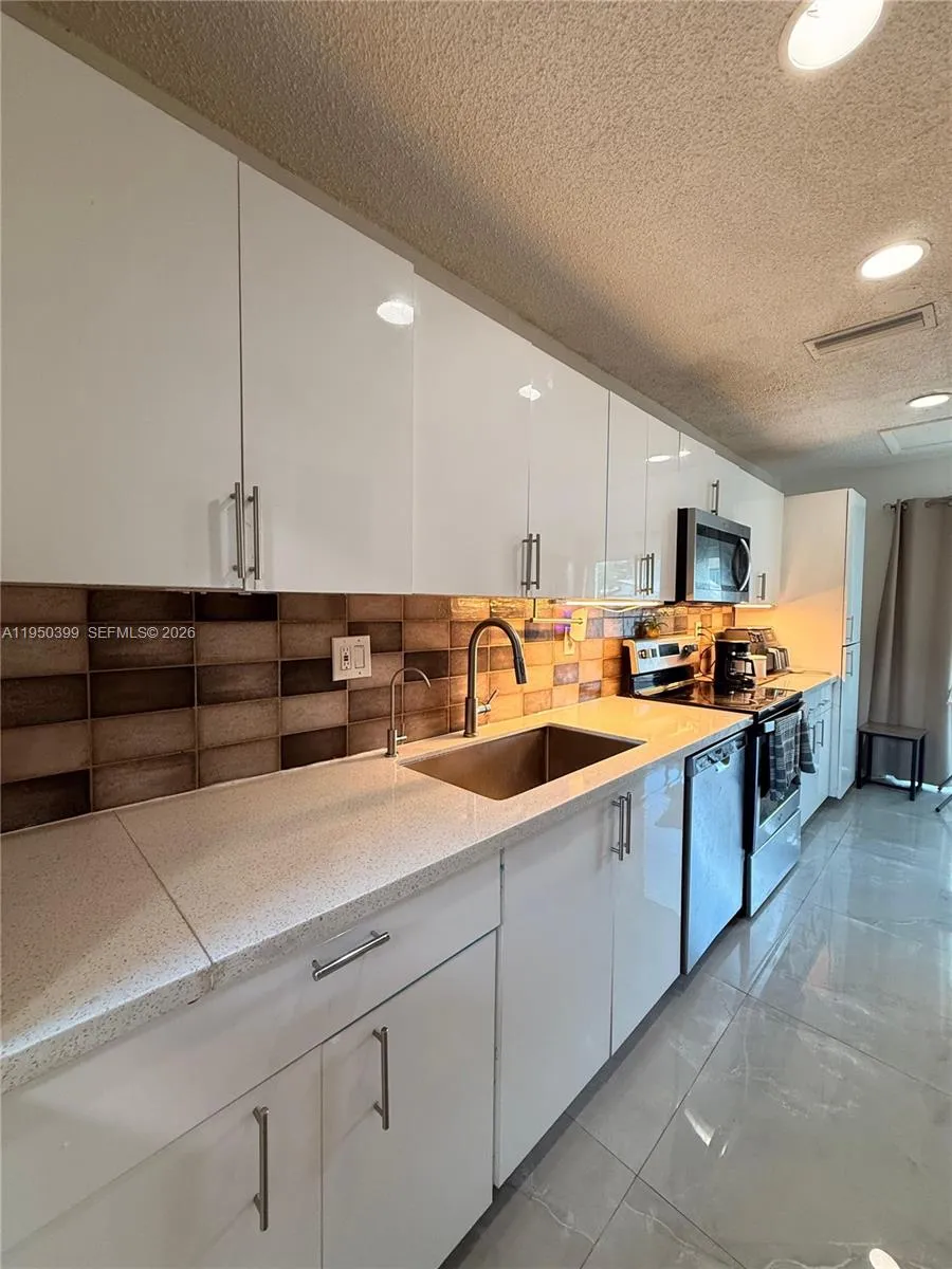 10625 Nw 30th Pl 1, Sunrise, Florida 33322, Sunrise, Florida 33322, 3 Bedrooms Bedrooms, ,2 BathroomsBathrooms,Residential,For Sale,10625 Nw 30th Pl 1, Sunrise, Florida 33322,A11950399