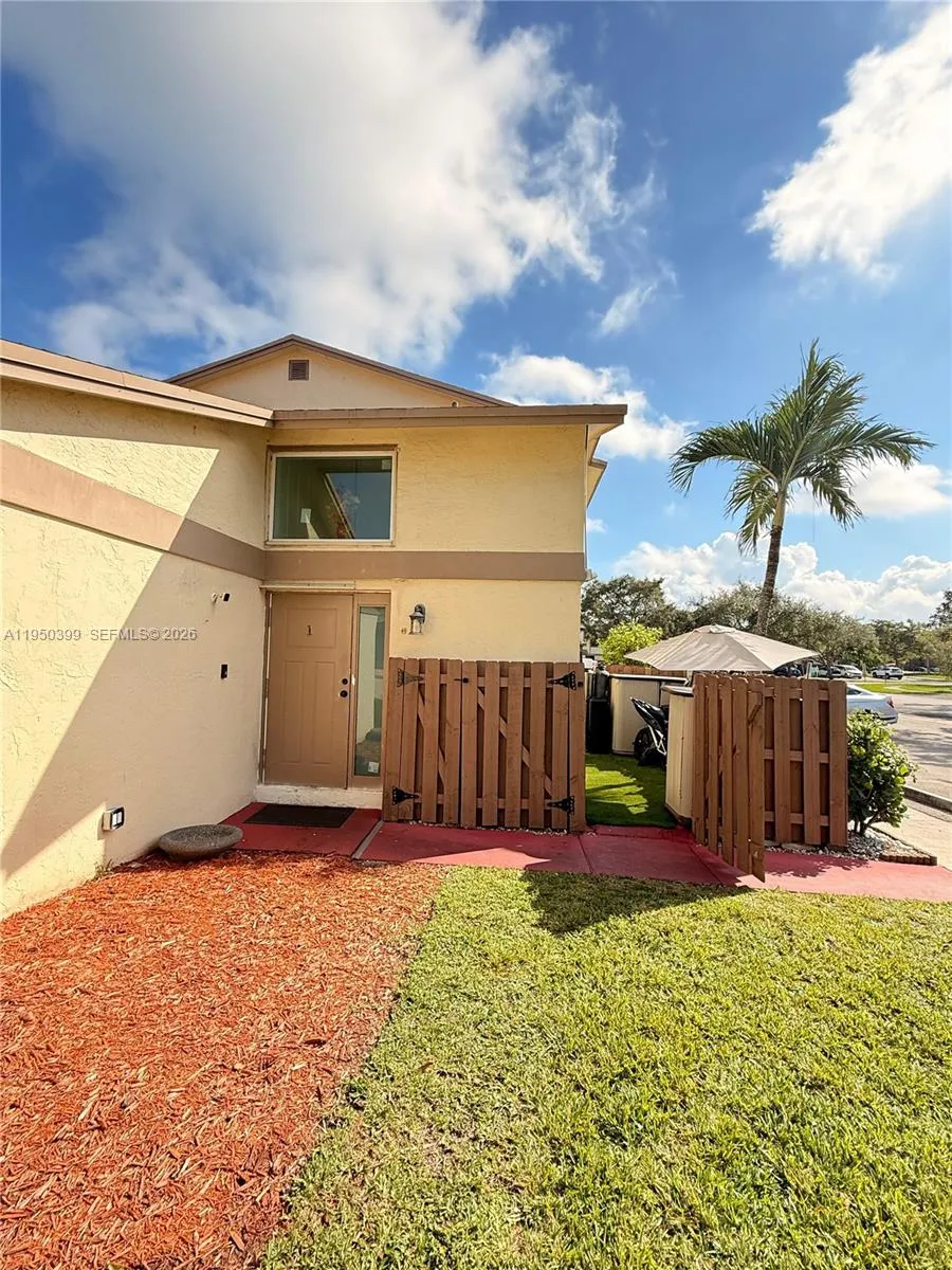 10625 Nw 30th Pl 1, Sunrise, Florida 33322, Sunrise, Florida 33322, 3 Bedrooms Bedrooms, ,2 BathroomsBathrooms,Residential,For Sale,10625 Nw 30th Pl 1, Sunrise, Florida 33322,A11950399