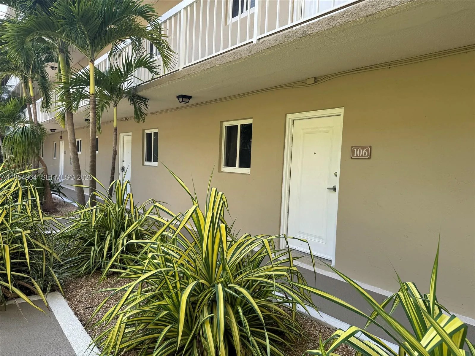 Miami, Florida 33143, 1 Bedroom Bedrooms, ,1 BathroomBathrooms,Residential,For Sale,A11954964
