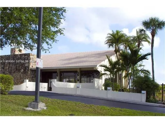Miami, Florida 33143, 1 Bedroom Bedrooms, ,1 BathroomBathrooms,Residential,For Sale,A11954964