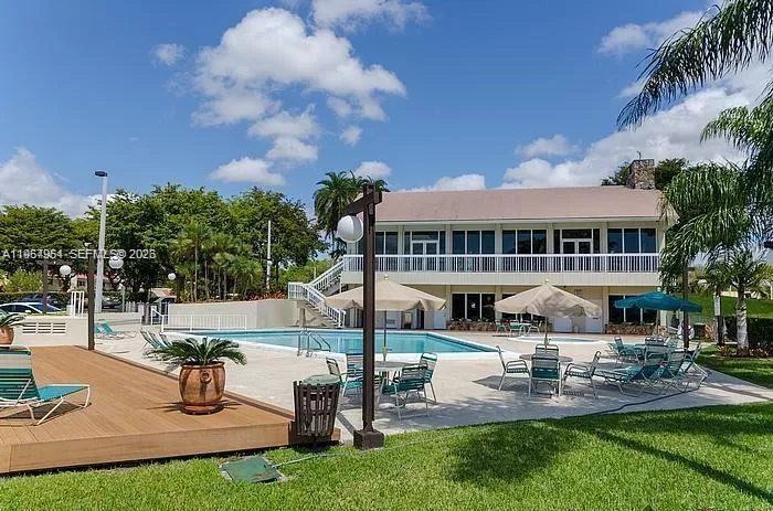 Miami, Florida 33143, 1 Bedroom Bedrooms, ,1 BathroomBathrooms,Residential,For Sale,A11954964