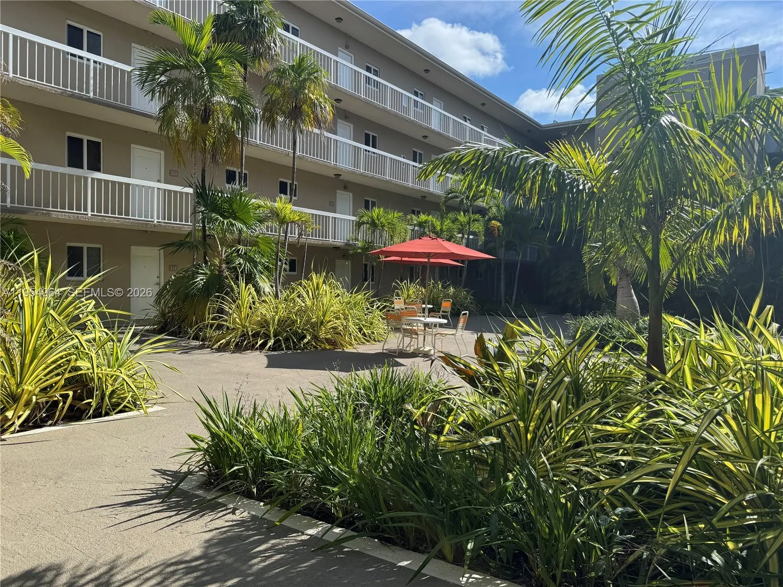 Miami, Florida 33143, 1 Bedroom Bedrooms, ,1 BathroomBathrooms,Residential,For Sale,A11954964