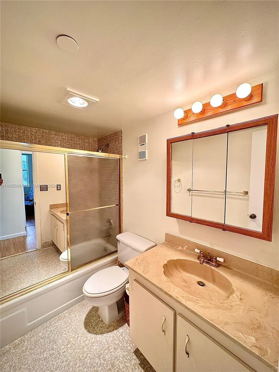 1100 Saint Charles Pl 411, Pembroke Pines, Florida, Pembroke Pines, Florida 33026, 2 Bedrooms Bedrooms, ,2 BathroomsBathrooms,Residential,For Sale,1100 Saint Charles Pl 411, Pembroke Pines, Florida,A11955067