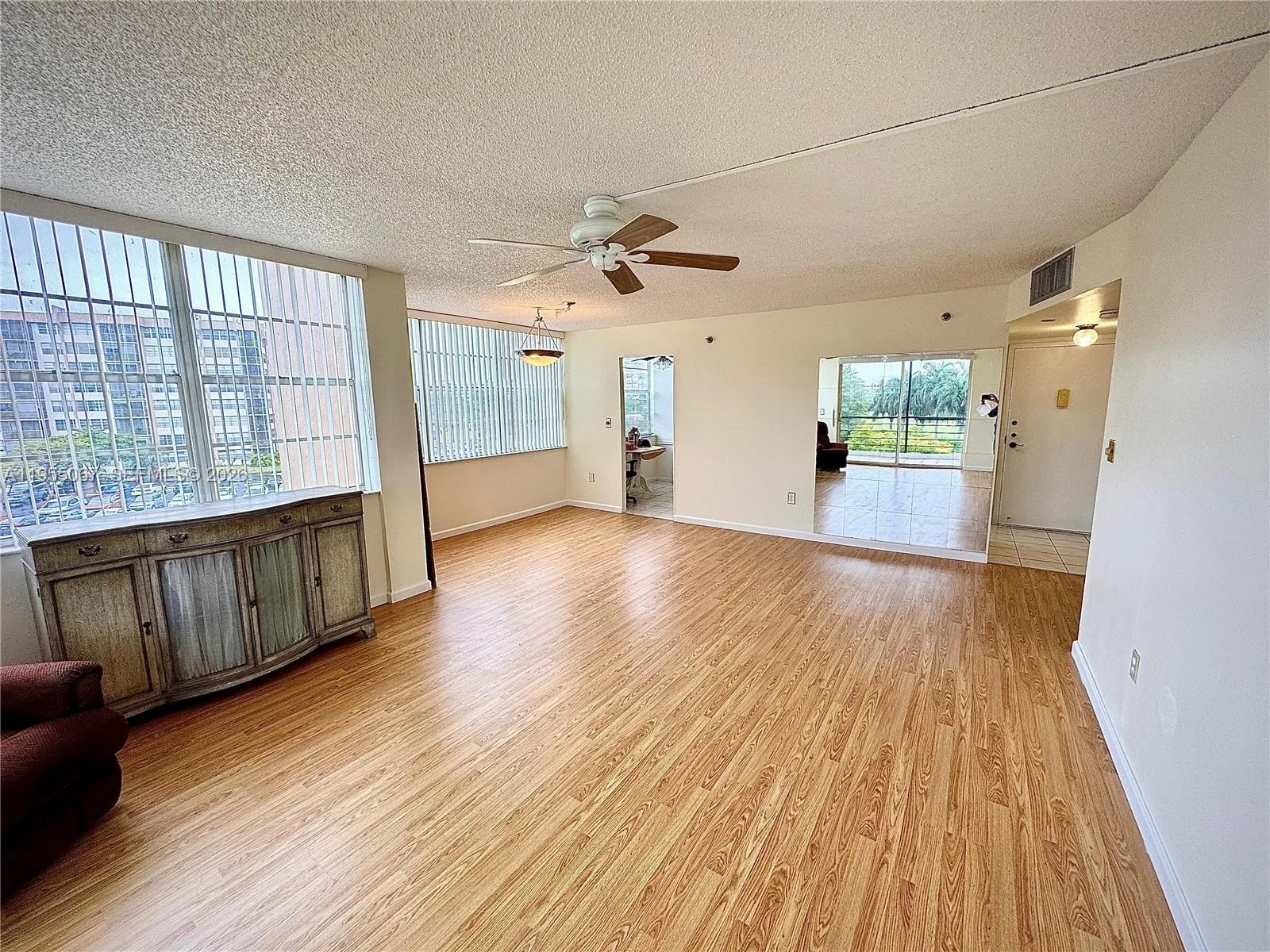 1100 Saint Charles Pl 411, Pembroke Pines, Florida, Pembroke Pines, Florida 33026, 2 Bedrooms Bedrooms, ,2 BathroomsBathrooms,Residential,For Sale,1100 Saint Charles Pl 411, Pembroke Pines, Florida,A11955067