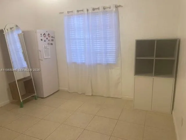 Third Bedroom 9\' 9\" x 11\' 6\"\r\n