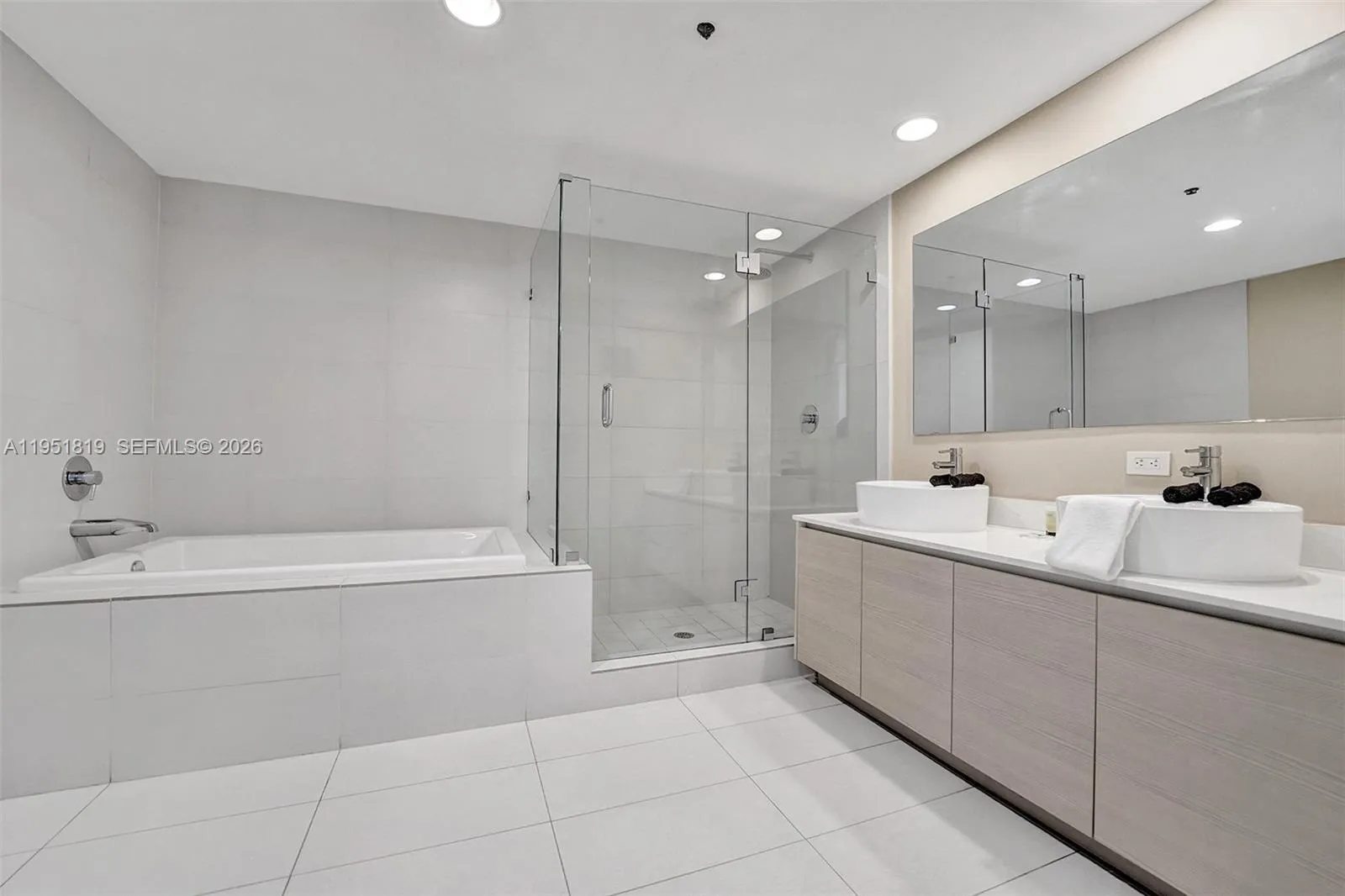 2600 E Hallandale Beach Blvd T3201, Hallandale Bea, Hallandale Beach, Florida 33009, 3 Bedrooms Bedrooms, ,3 BathroomsBathrooms,Residential,For Sale,2600 E Hallandale Beach Blvd T3201, Hallandale Bea,A11951819