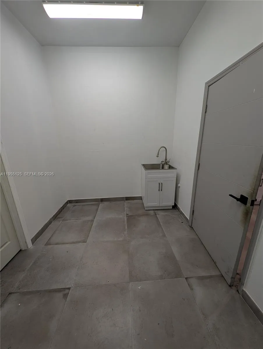 18139 Ne 19th Ave, North Miami Beach, Florida 3316, North Miami Beach, Florida 33162, ,Commercial Lease,For Rent,18139 Ne 19th Ave, North Miami Beach, Florida 3316,A11955125