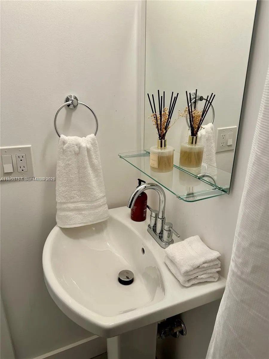 126 Mendoza Ave 2, Coral Gables, Florida 33134, Coral Gables, Florida 33134, 1 Bedroom Bedrooms, ,1 BathroomBathrooms,Residential,For Sale,126 Mendoza Ave 2, Coral Gables, Florida 33134,A11953767