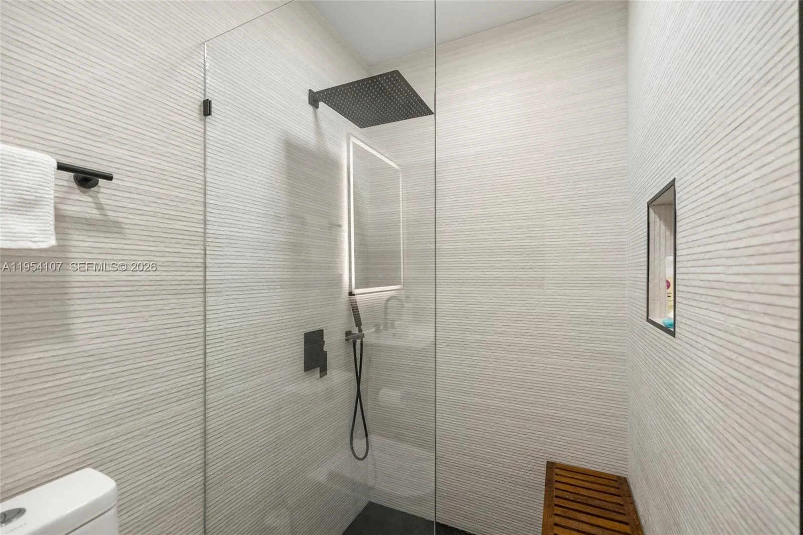 3910 Ne 27th Ter, Lighthouse Point, Florida 33064, Lighthouse Point, Florida 33064, 4 Bedrooms Bedrooms, ,3 BathroomsBathrooms,Residential,For Sale,3910 Ne 27th Ter, Lighthouse Point, Florida 33064,A11954107