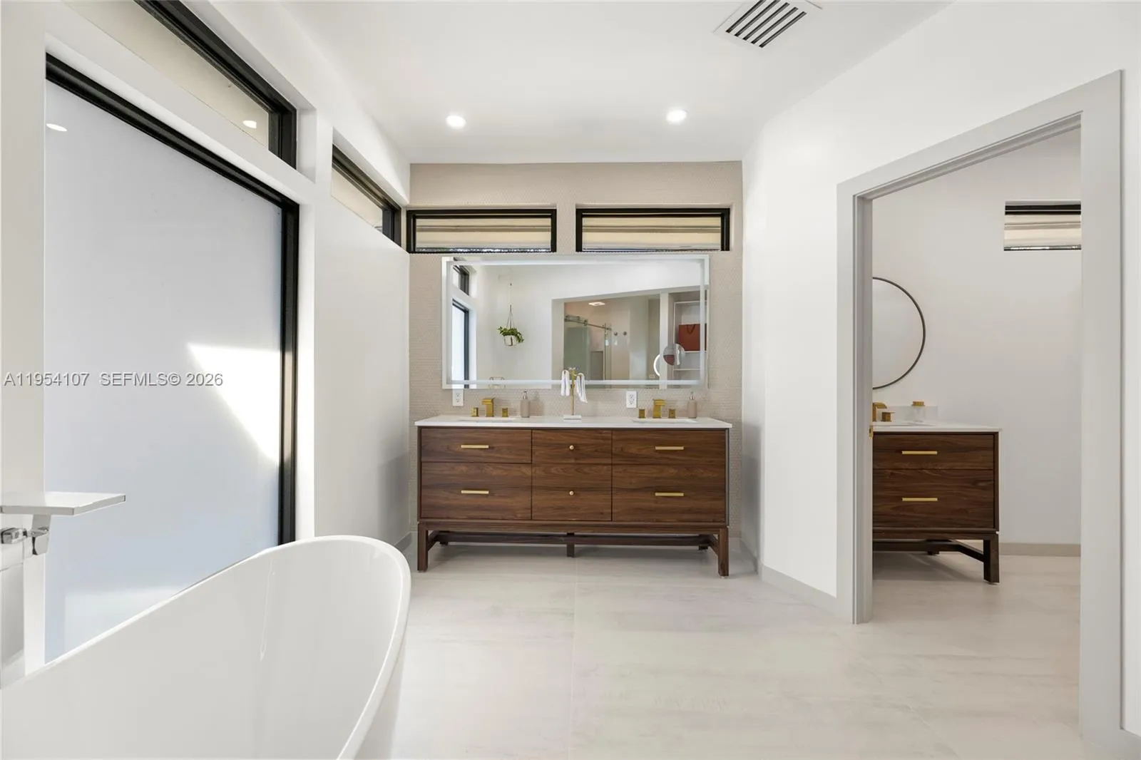 3910 Ne 27th Ter, Lighthouse Point, Florida 33064, Lighthouse Point, Florida 33064, 4 Bedrooms Bedrooms, ,3 BathroomsBathrooms,Residential,For Sale,3910 Ne 27th Ter, Lighthouse Point, Florida 33064,A11954107