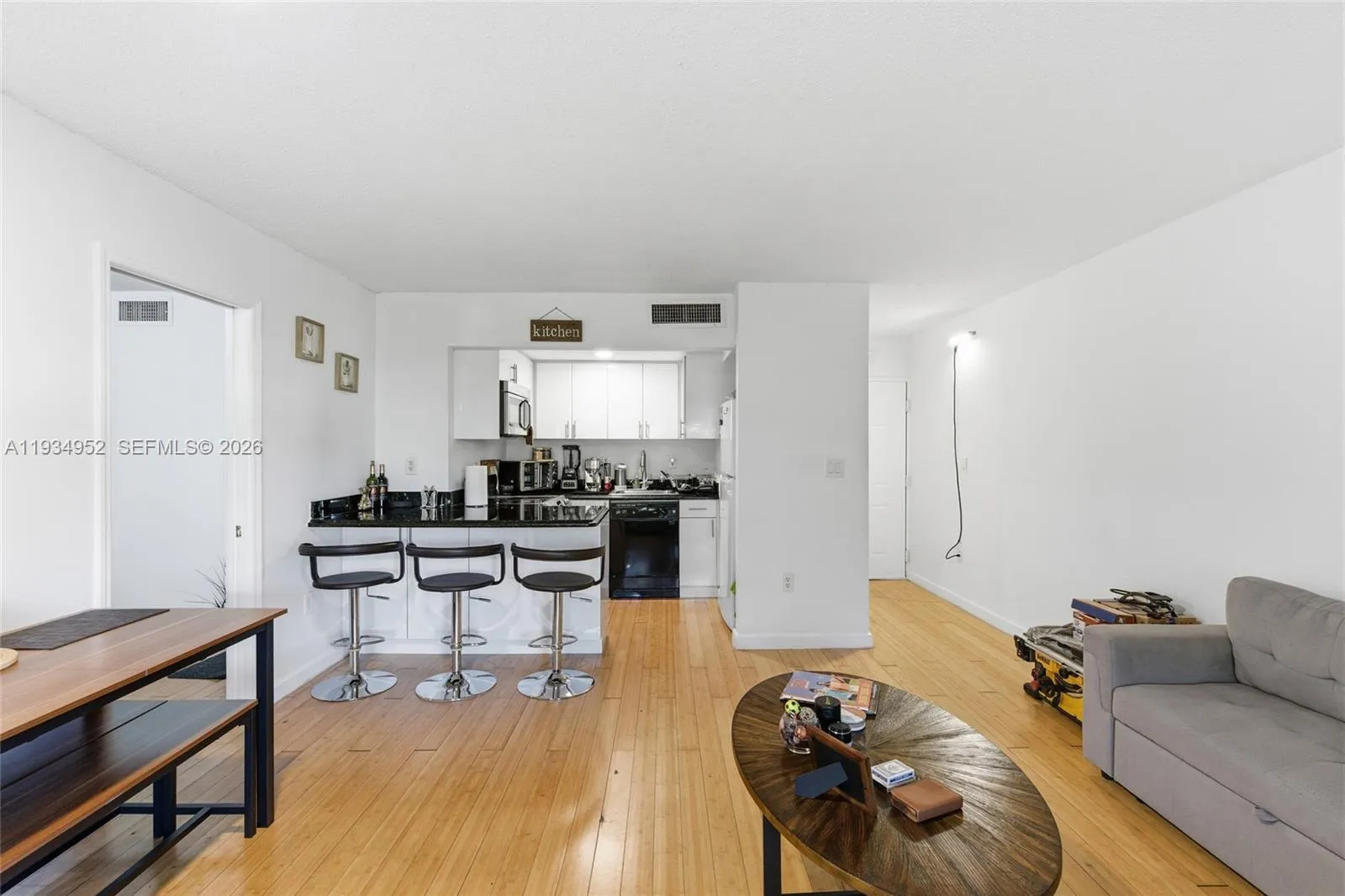 950 Nw 11th St 3b, Miami, Florida 33136, Miami, Florida 33136, 1 Bedroom Bedrooms, ,1 BathroomBathrooms,Residential,For Sale,950 Nw 11th St 3b, Miami, Florida 33136,A11934952