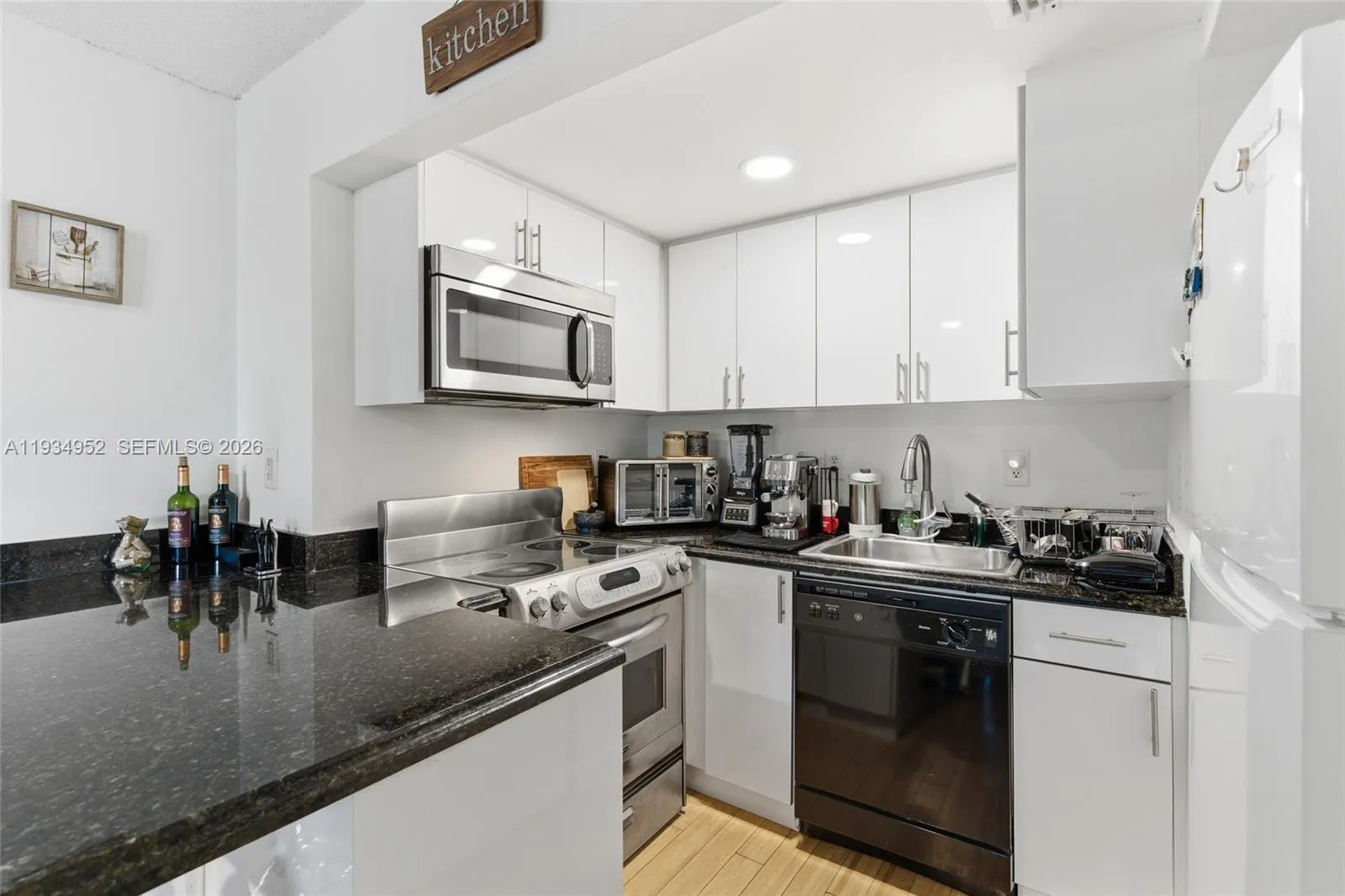 950 Nw 11th St 3b, Miami, Florida 33136, Miami, Florida 33136, 1 Bedroom Bedrooms, ,1 BathroomBathrooms,Residential,For Sale,950 Nw 11th St 3b, Miami, Florida 33136,A11934952