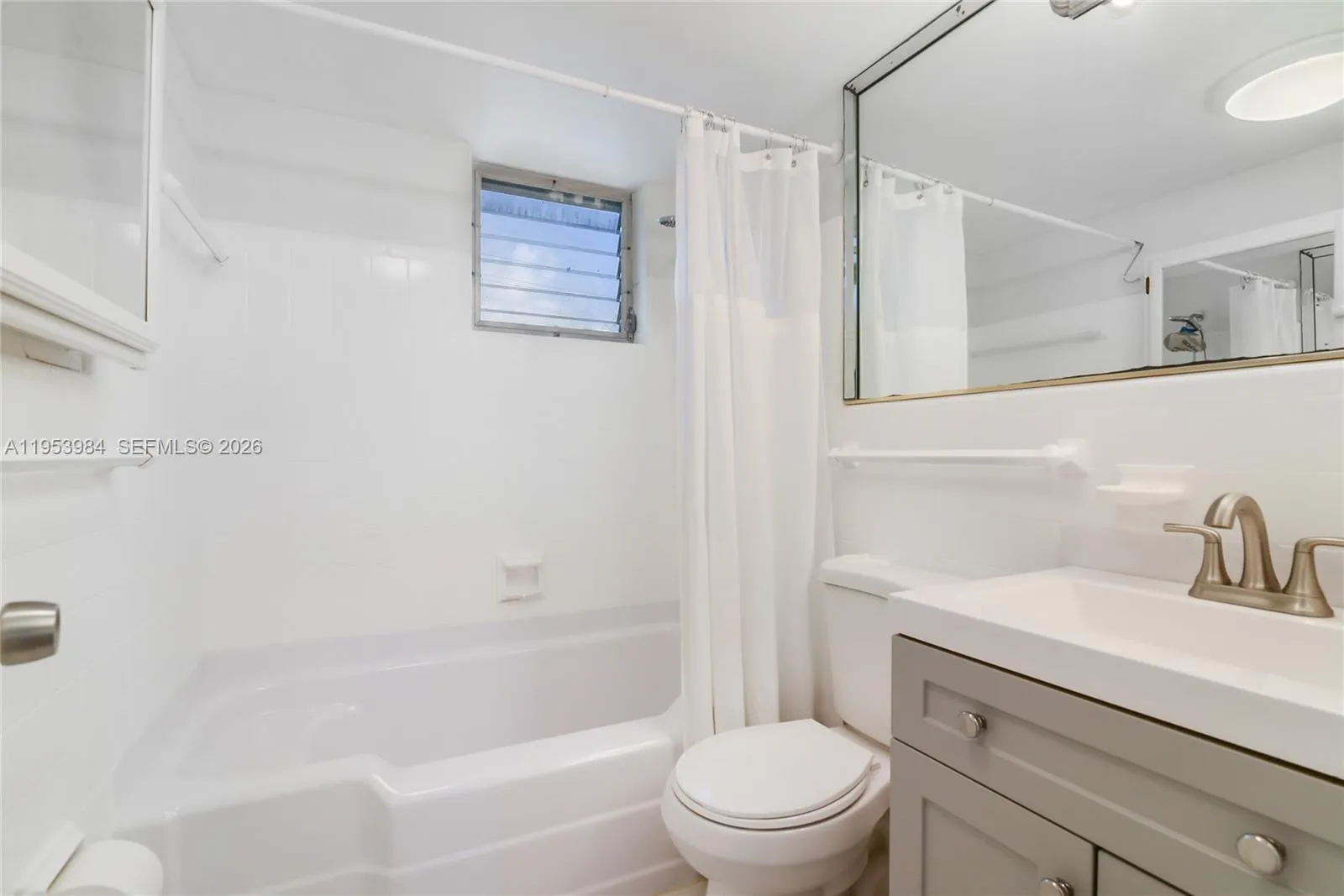 2400 Ne 9th St 201, Fort Lauderdale, Florida 33304, Fort Lauderdale, Florida 33304, 2 Bedrooms Bedrooms, ,1 BathroomBathrooms,Residential,For Sale,2400 Ne 9th St 201, Fort Lauderdale, Florida 33304,A11953984