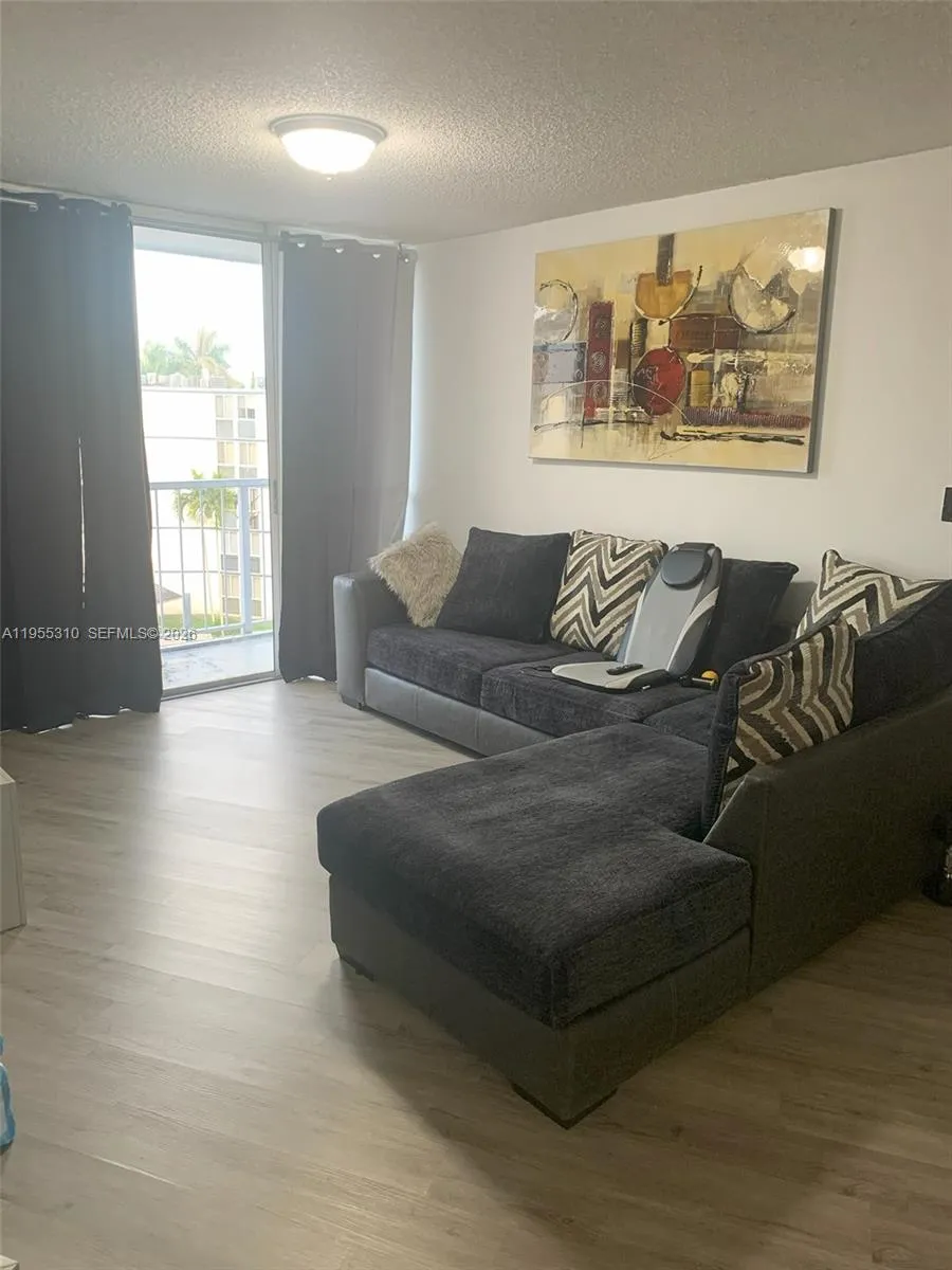 Hialeah, Florida 33015, 2 Bedrooms Bedrooms, ,2 BathroomsBathrooms,Residential Lease,For Rent,A11955310