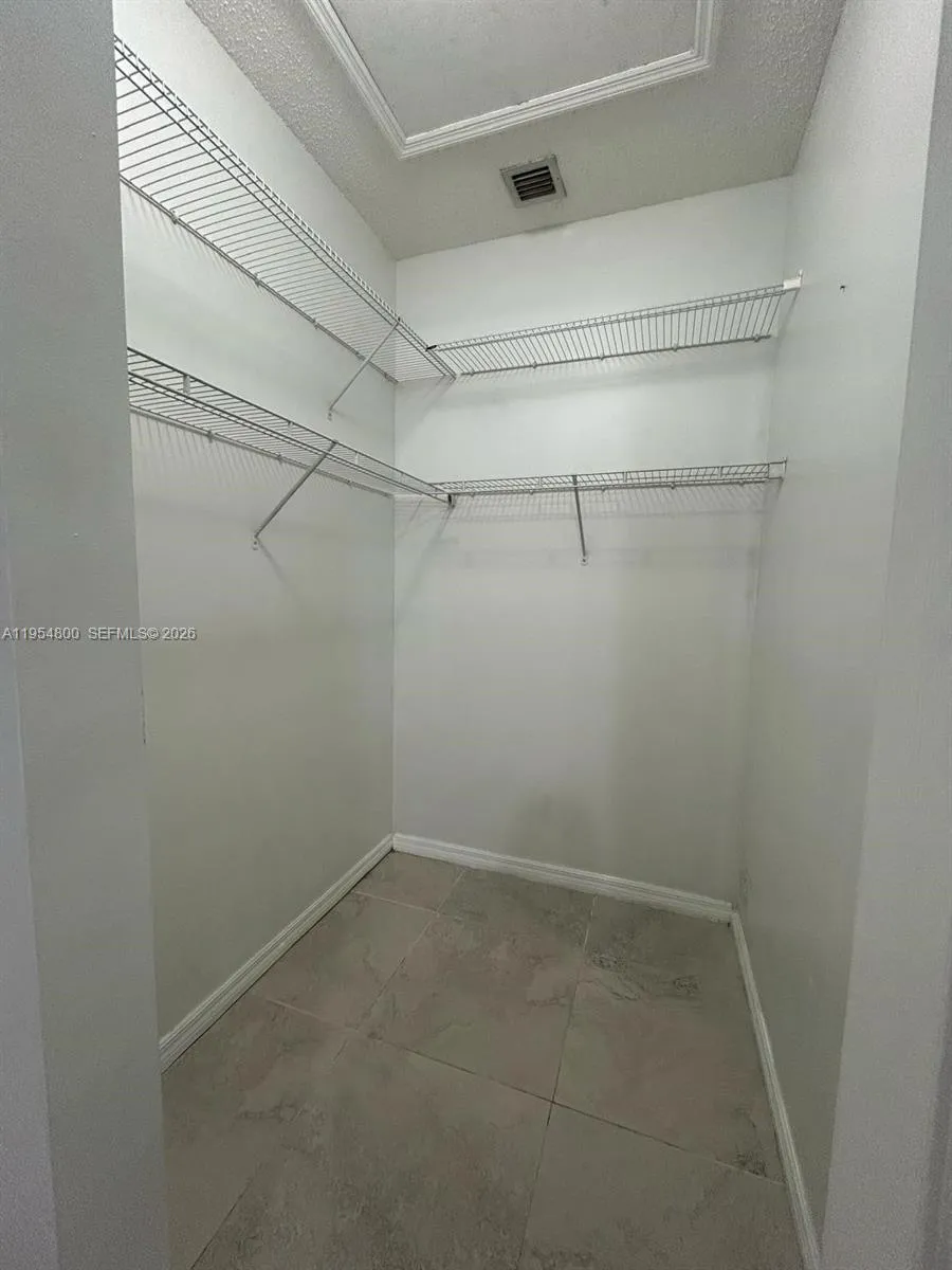 MASTER WALK IN CLOSET