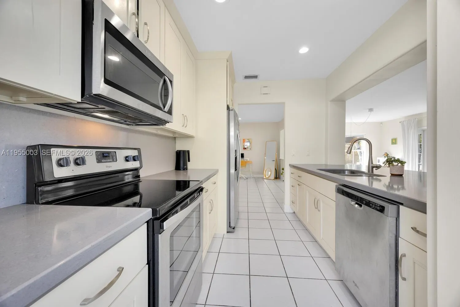 8230 Sw 63rd Pl, Miami, Florida 33143, Miami, Florida 33143, 3 Bedrooms Bedrooms, ,2 BathroomsBathrooms,Residential,For Sale,8230 Sw 63rd Pl, Miami, Florida 33143,A11955003