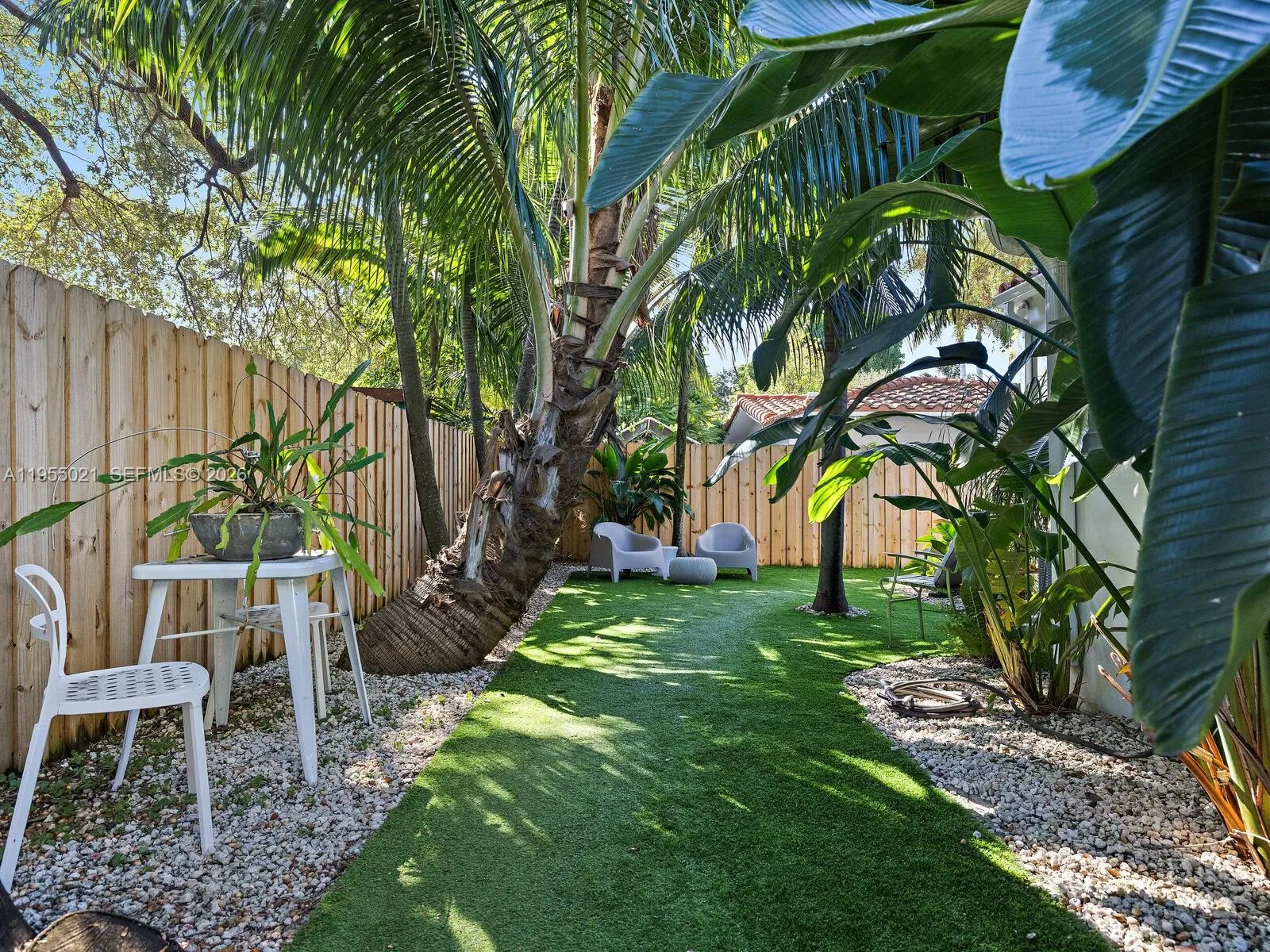Beautiful Backyard w New Privacy Fence & Premium Turf