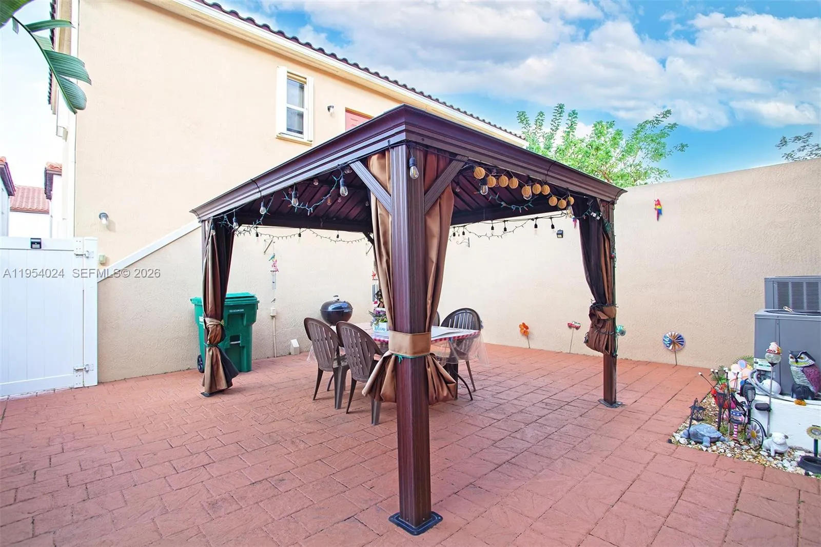 17149 Sw 94th St, Miami, Florida 33196, Miami, Florida 33196, 5 Bedrooms Bedrooms, ,4 BathroomsBathrooms,Residential,For Sale,17149 Sw 94th St, Miami, Florida 33196,A11954024