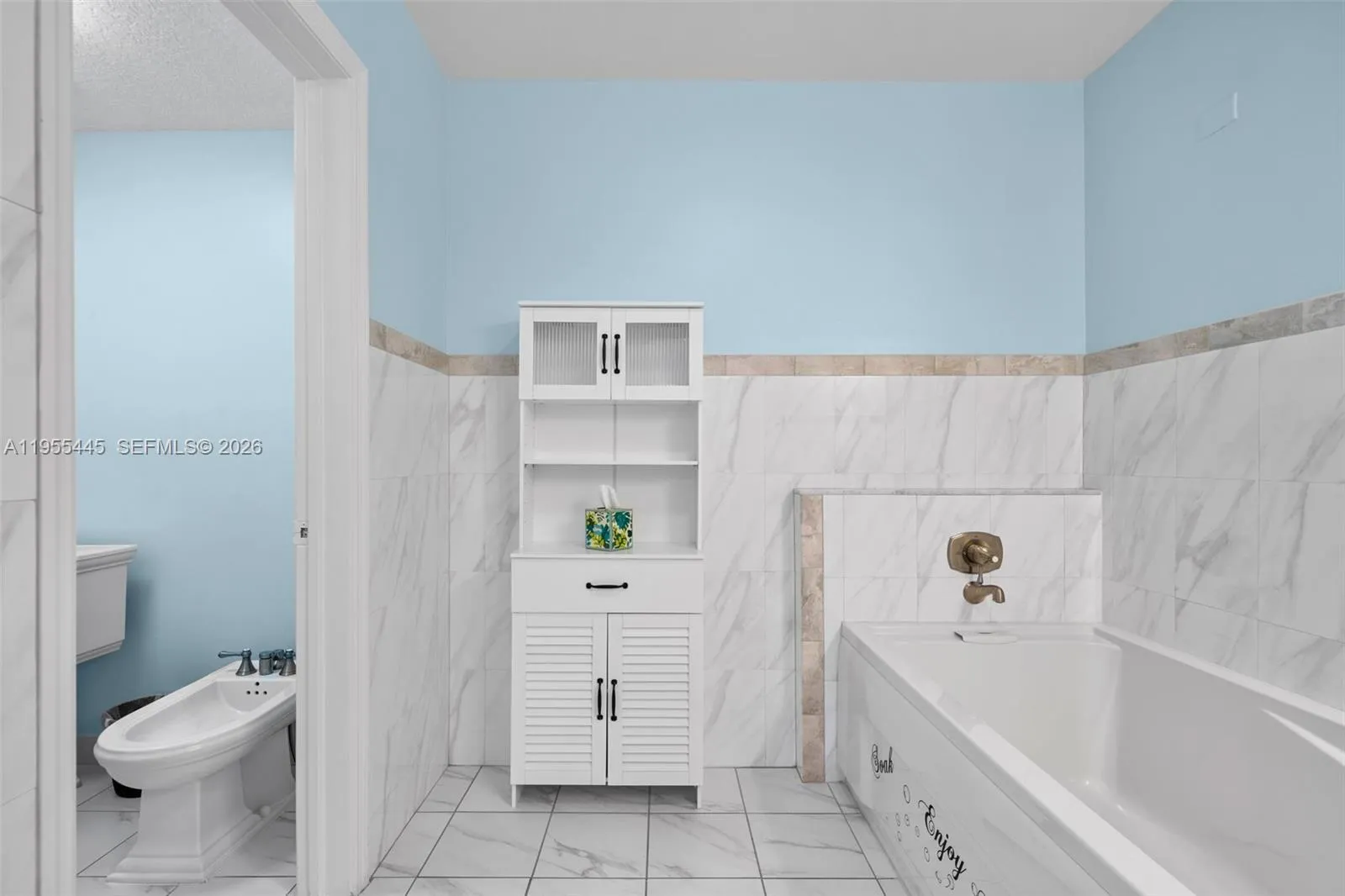 311 N Surf Rd, Hollywood, Florida 33019, Hollywood, Florida 33019, 2 Bedrooms Bedrooms, ,2 BathroomsBathrooms,Residential,For Sale,311 N Surf Rd, Hollywood, Florida 33019,A11955445