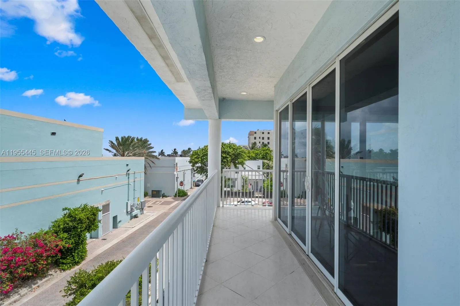 311 N Surf Rd, Hollywood, Florida 33019, Hollywood, Florida 33019, 2 Bedrooms Bedrooms, ,2 BathroomsBathrooms,Residential,For Sale,311 N Surf Rd, Hollywood, Florida 33019,A11955445