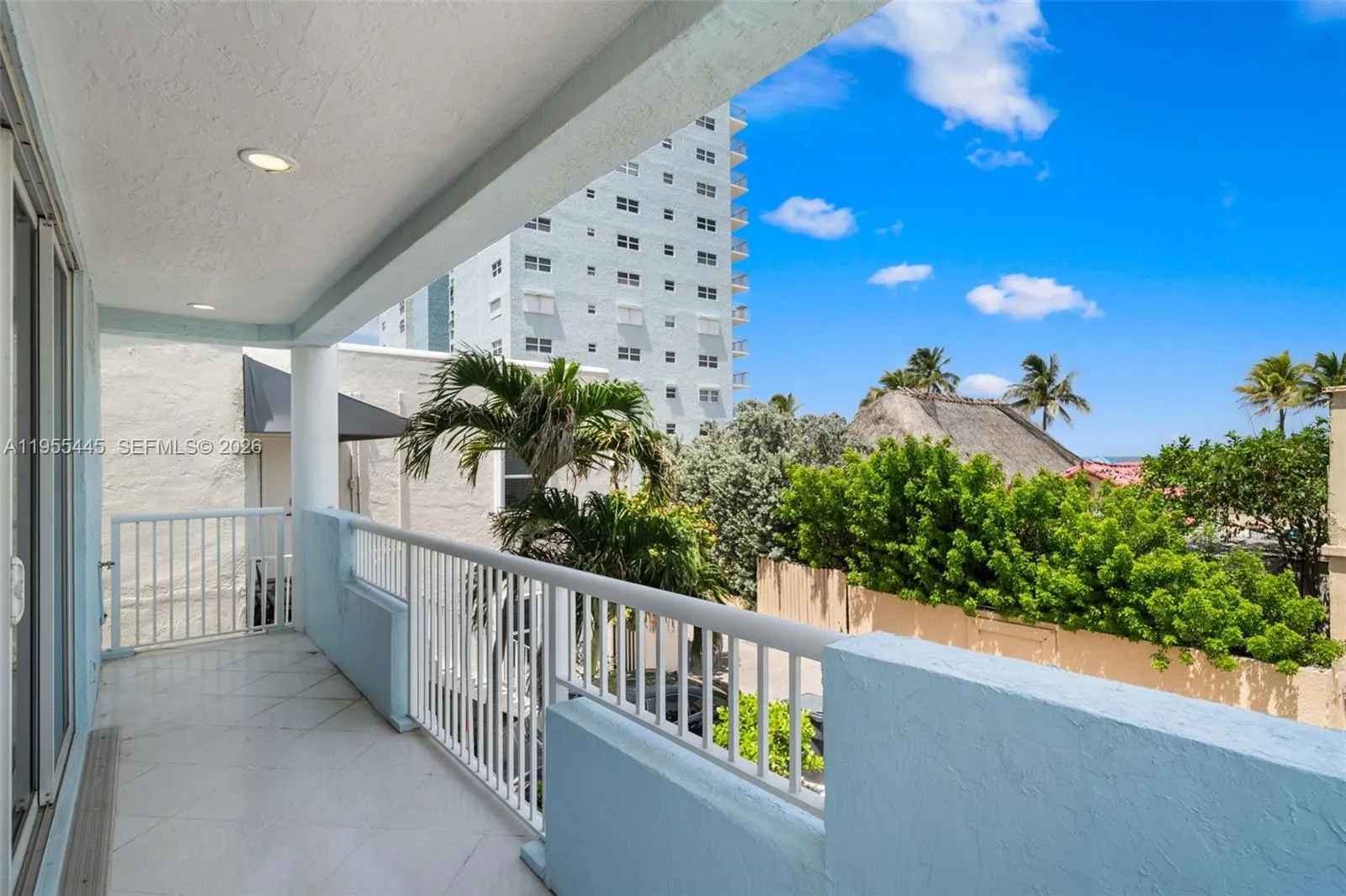 311 N Surf Rd, Hollywood, Florida 33019, Hollywood, Florida 33019, 2 Bedrooms Bedrooms, ,2 BathroomsBathrooms,Residential,For Sale,311 N Surf Rd, Hollywood, Florida 33019,A11955445