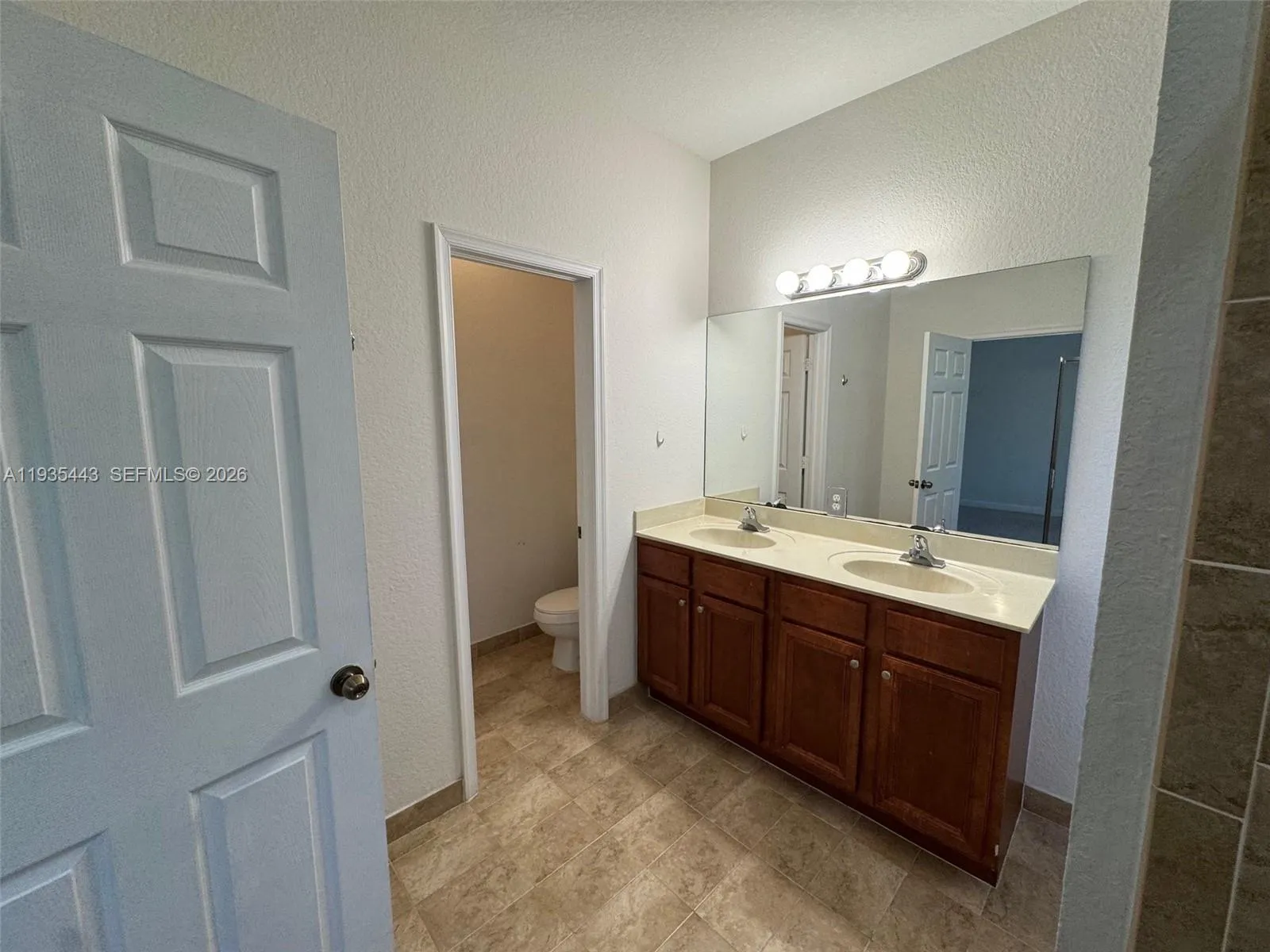 1027 Ne 207th St 1027, Miami, Florida 33179, Miami, Florida 33179, 3 Bedrooms Bedrooms, ,2 BathroomsBathrooms,Residential,For Sale,1027 Ne 207th St 1027, Miami, Florida 33179,A11935443