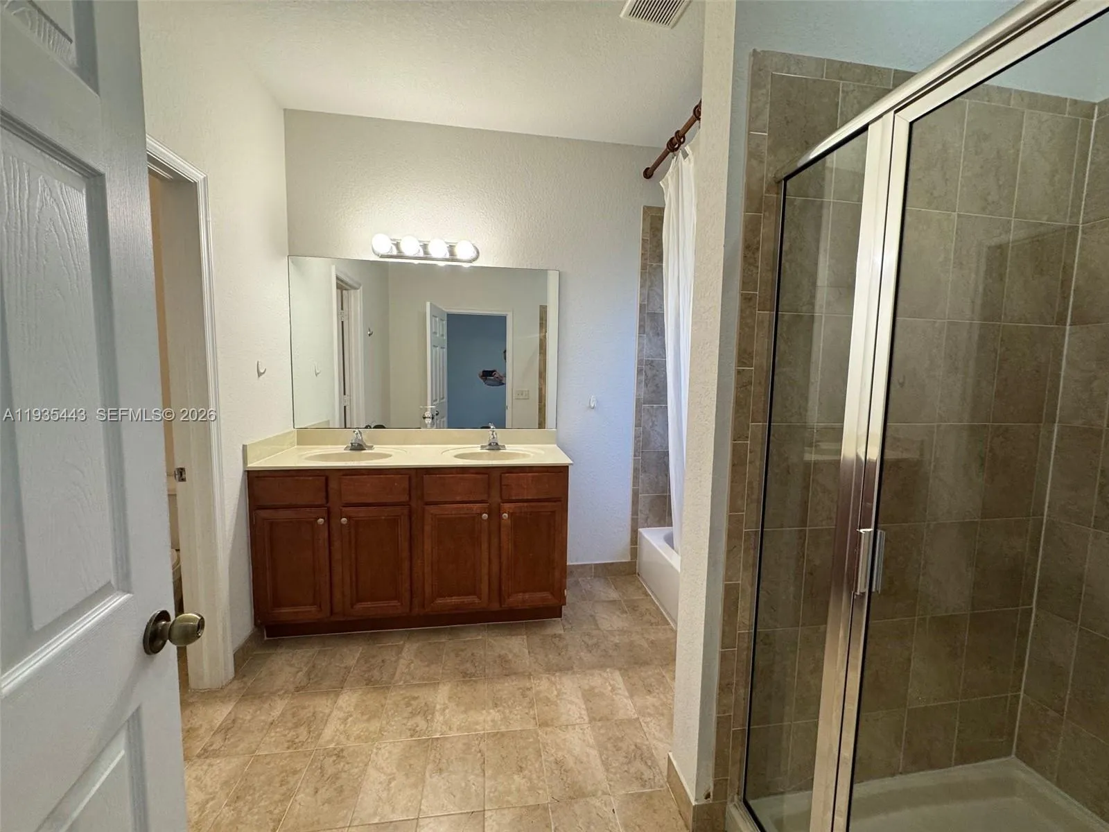 1027 Ne 207th St 1027, Miami, Florida 33179, Miami, Florida 33179, 3 Bedrooms Bedrooms, ,2 BathroomsBathrooms,Residential,For Sale,1027 Ne 207th St 1027, Miami, Florida 33179,A11935443