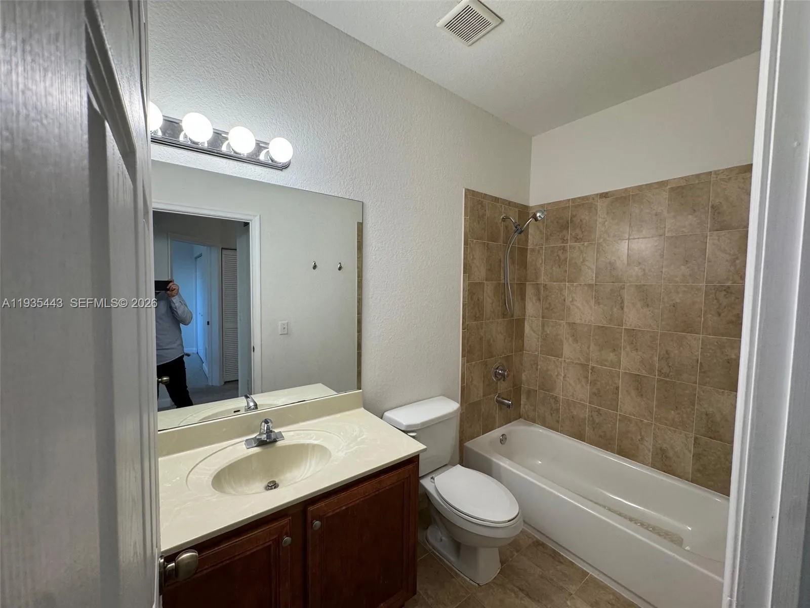 1027 Ne 207th St 1027, Miami, Florida 33179, Miami, Florida 33179, 3 Bedrooms Bedrooms, ,2 BathroomsBathrooms,Residential,For Sale,1027 Ne 207th St 1027, Miami, Florida 33179,A11935443